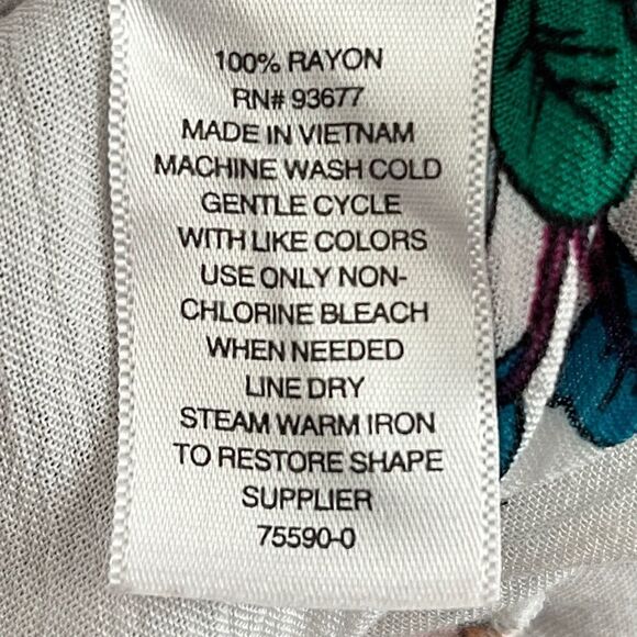 a.n.a Short Sleeve Ruffled V Neck Floral Top Size XL - Picture 7 of 7